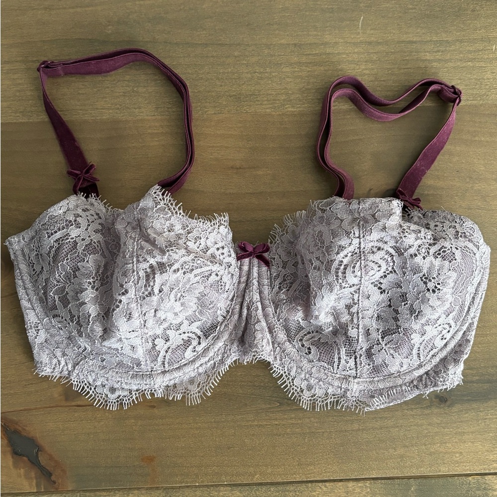 Victoria’s Secret lace bra, 32DD